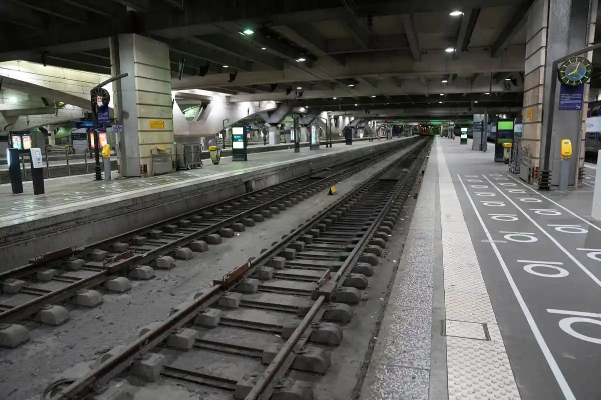 Движение поездов во Францию нарушено из-за забастовки