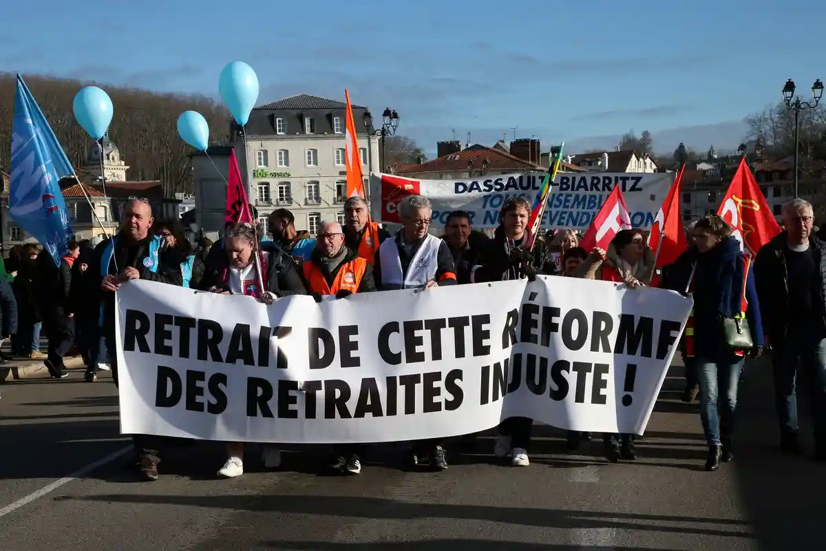 Массовый протест против пенсионной реформы во Франции