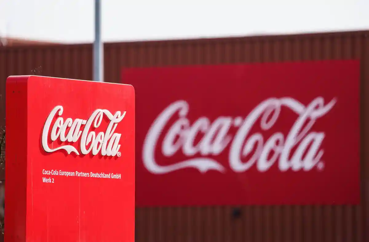 Работники Coca-Cola остановили работу и вышли на улицы