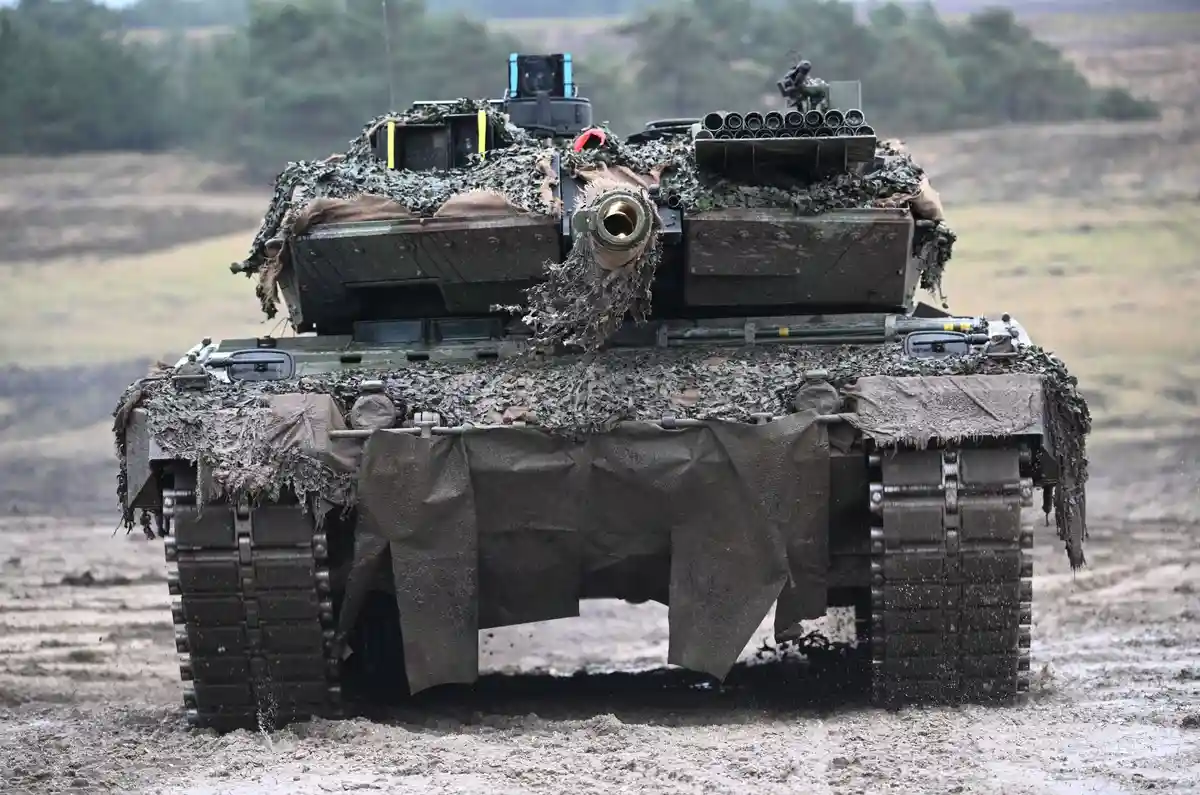 Переговоры о поставке танков - Первые обязательства