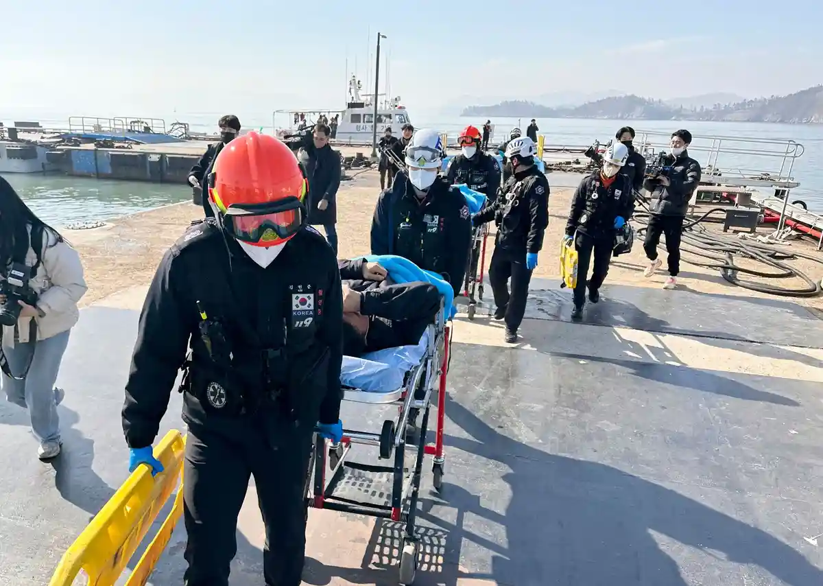 Девять человек пропали без вести у берегов Южной Кореи