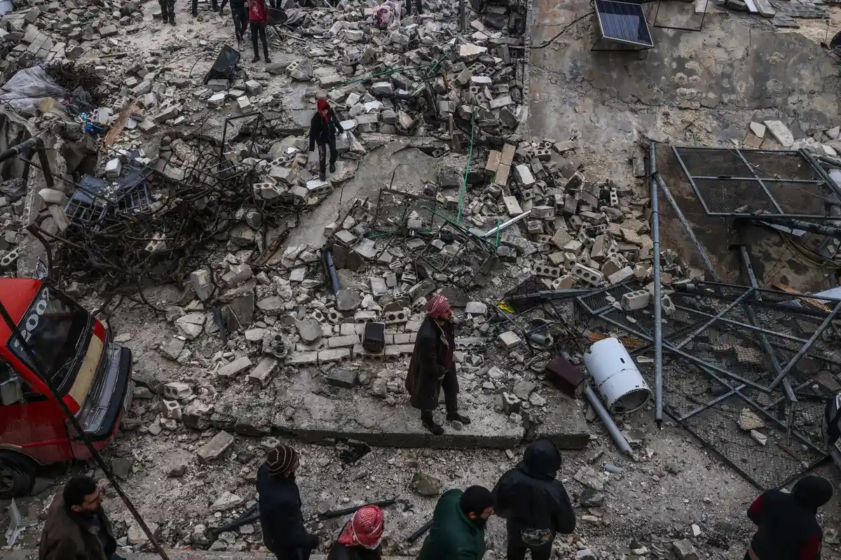 Землетрясения сотрясают Турцию и Сирию