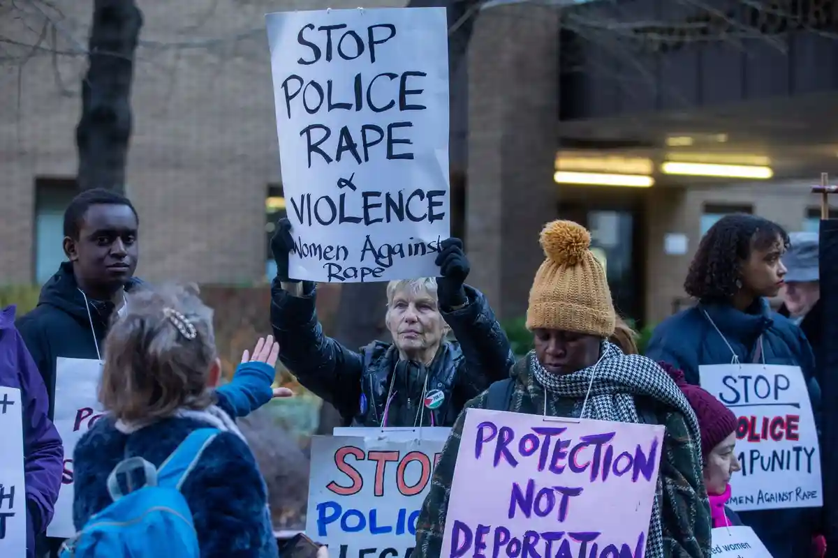 В Лондоне судят серийного насильника-полицейского