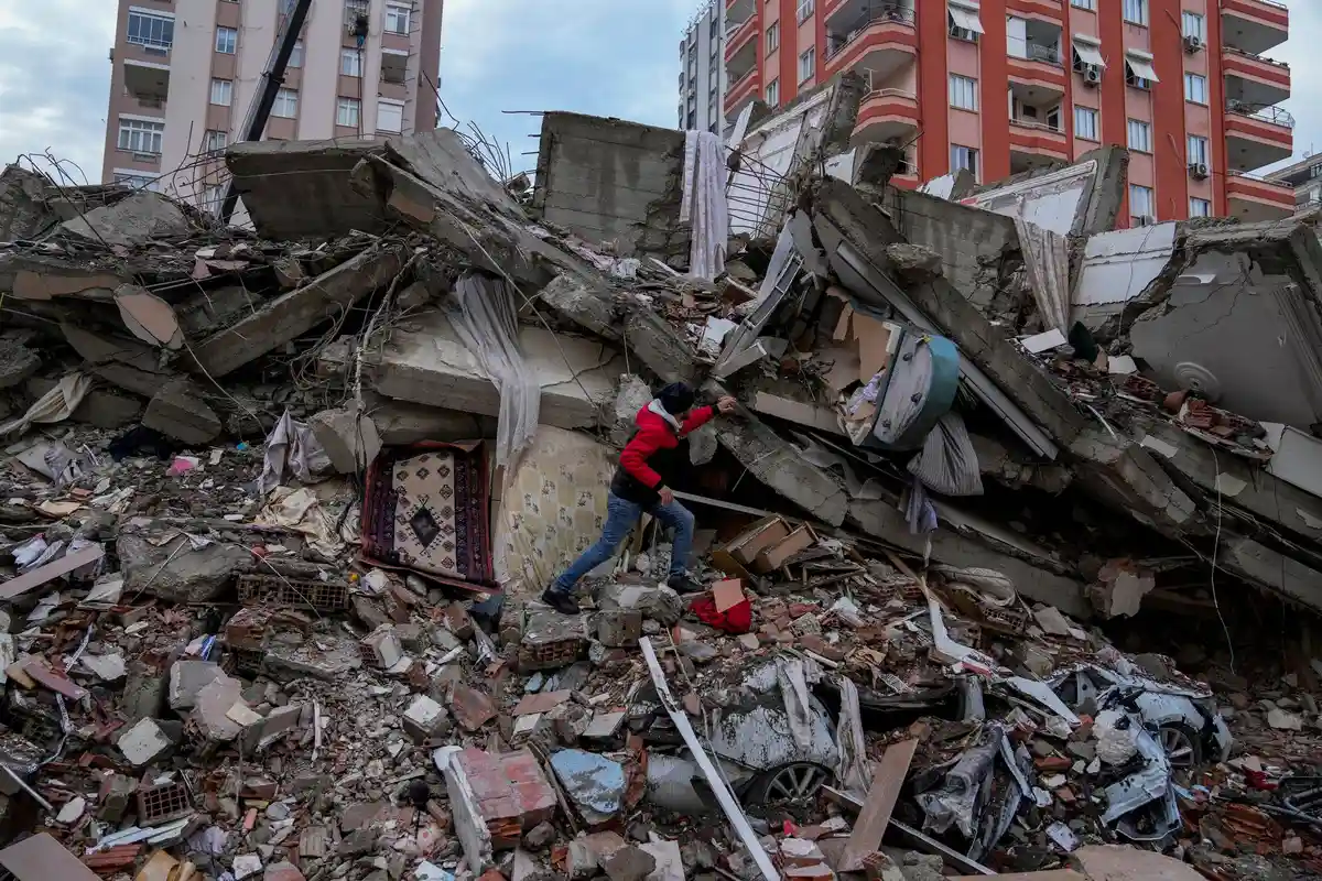 После катастрофы, вызванной землетрясением в Адане