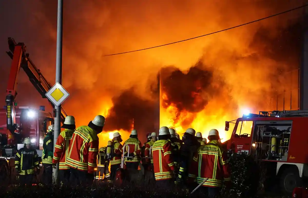 Пожар в Олмендингене со взрывами