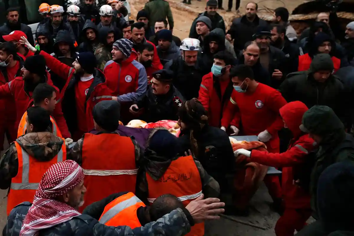 Землетрясения сотрясают Турцию и Сирию