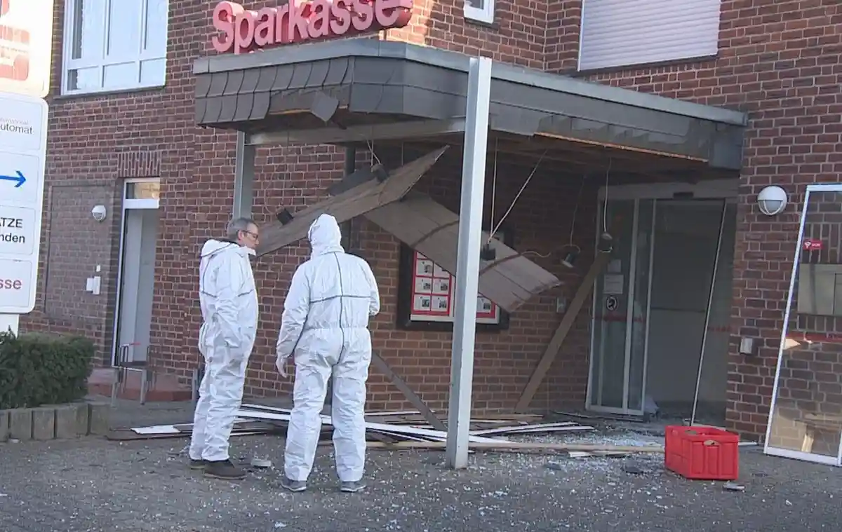 Банкомат взорван в Реурдте - трое неизвестных в бегах