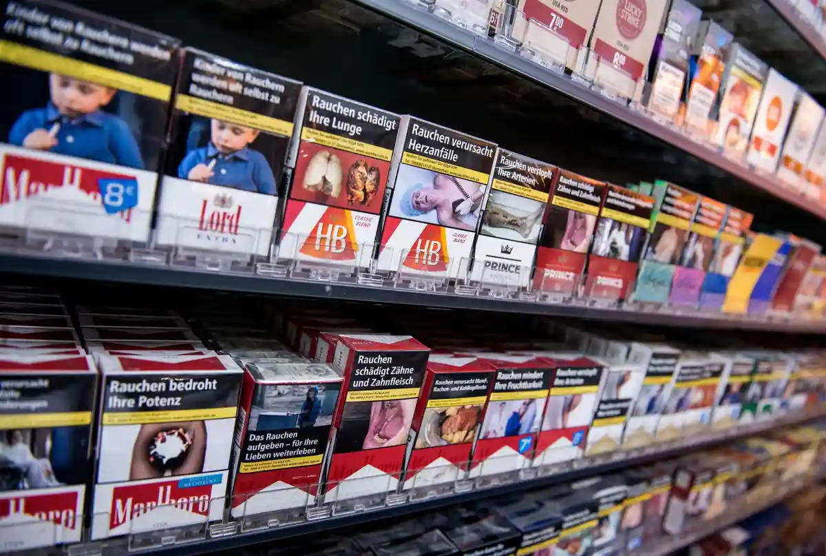 Повышение налогов резко снизило продажи сигарет