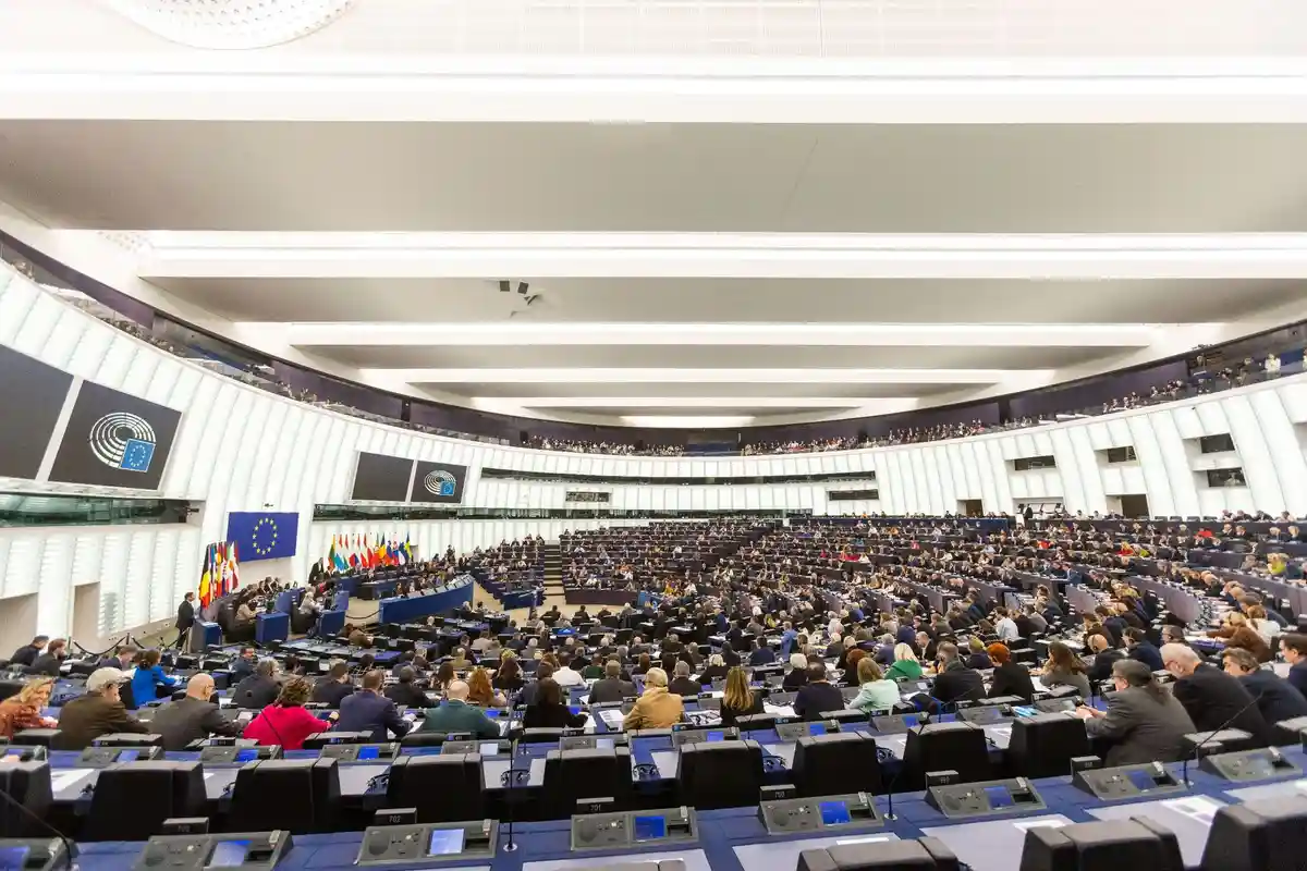 Коррупция в Европарламенте: депутаты скрывают подарки