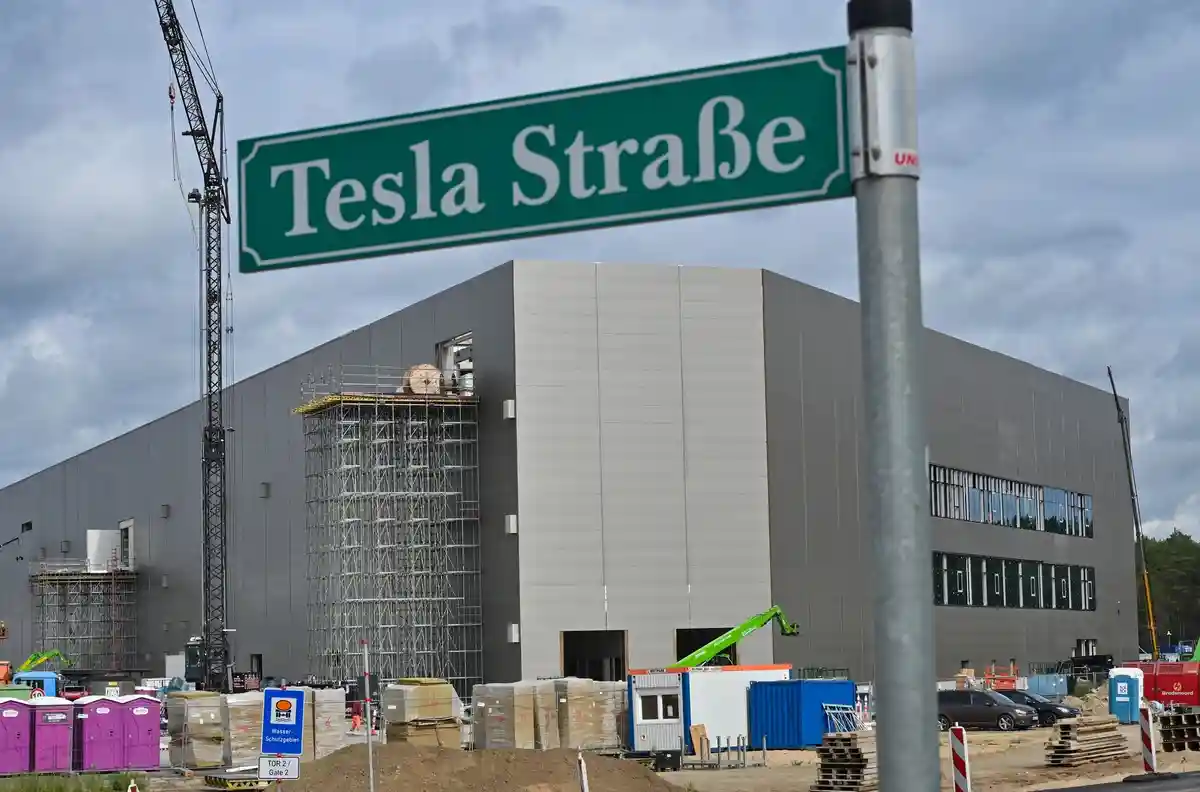 Аккумуляторный завод Tesla Gigafactory