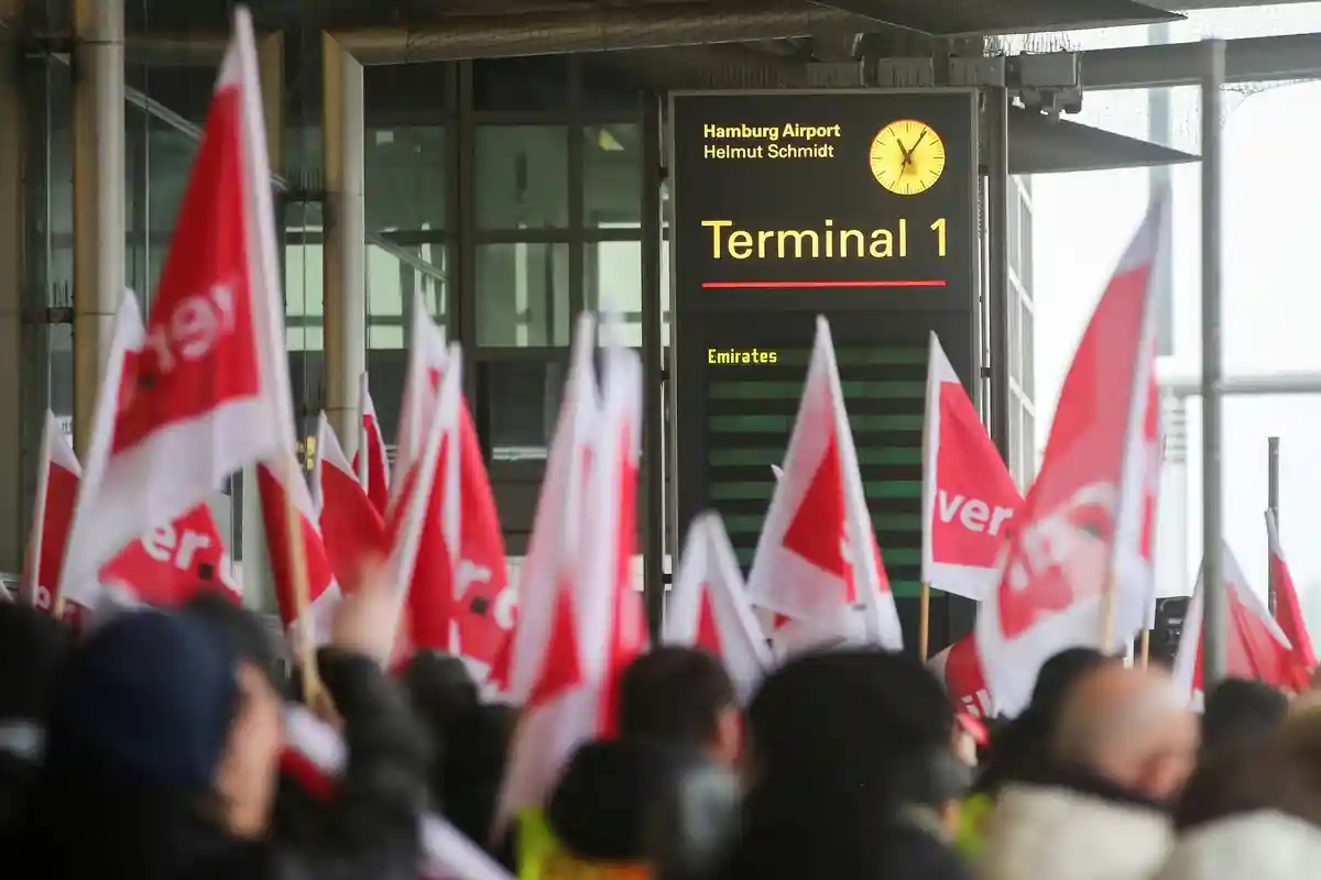 Аэропорты хотят быстро вернуться к обычной работе после забастовки