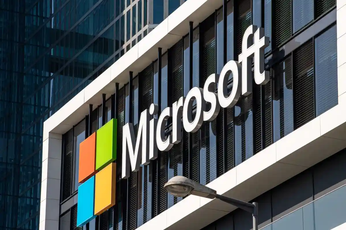 Microsoft посадила чат-бота Bing на короткий поводок