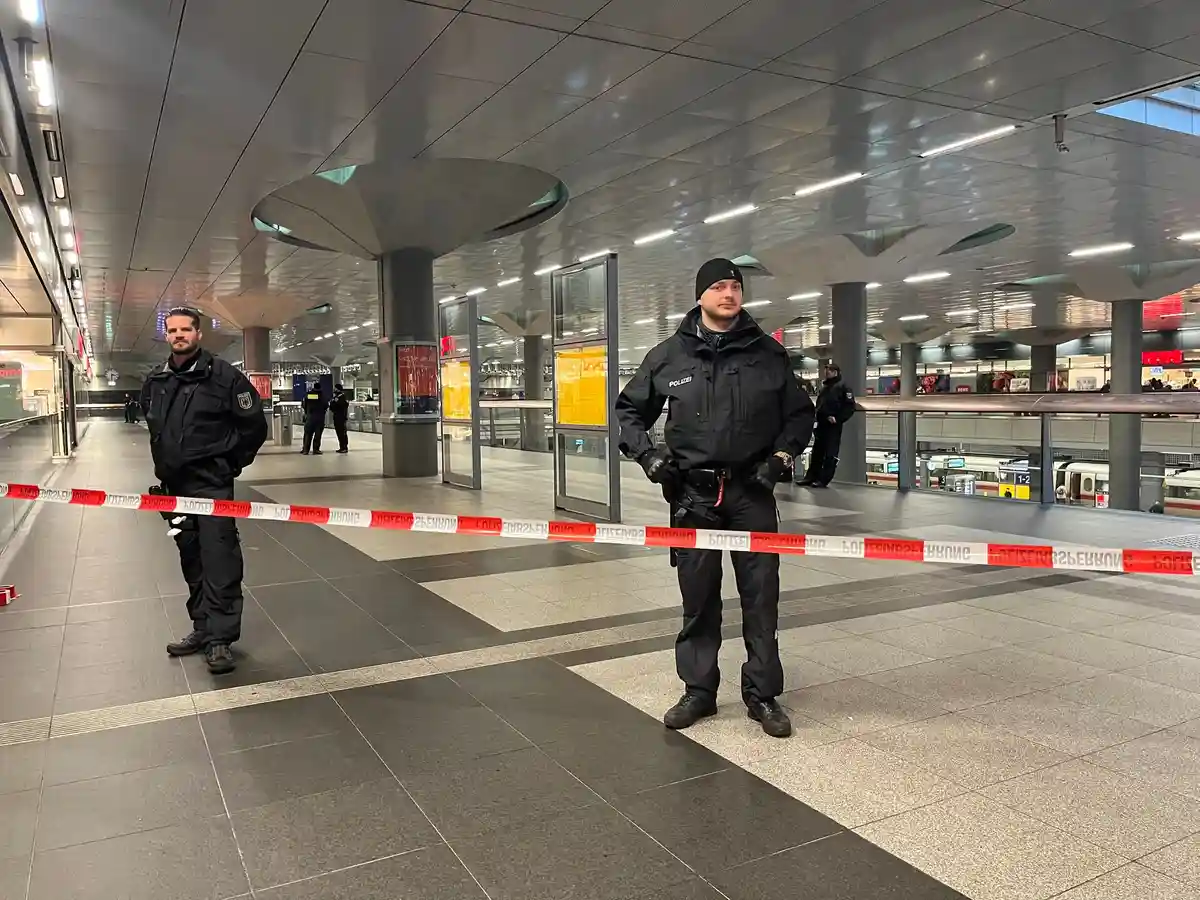 Полицейский применил огнестрельное оружие на центральном вокзале Берлина