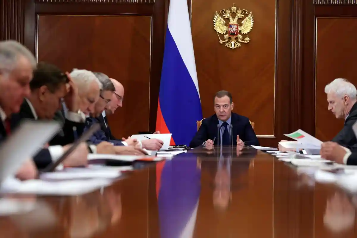 Медведев предупредил о ядерной конфронтации