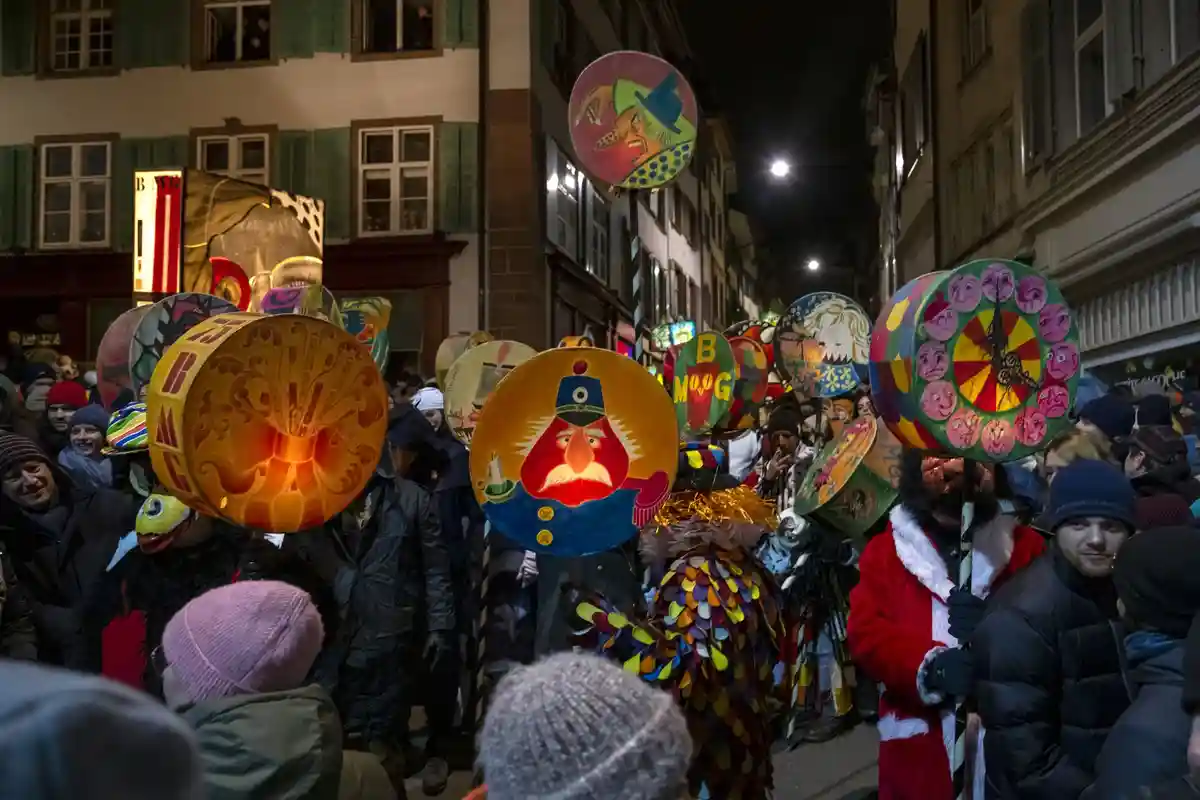 Базельский карнавал начался в морозную погоду