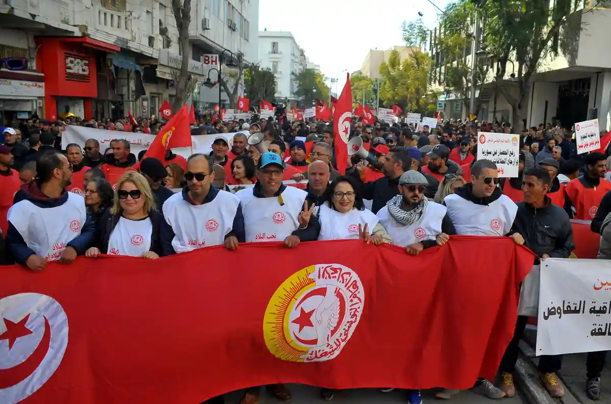 Против "угнетения и тирании": протесты в Тунисе