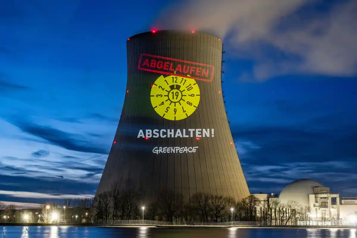 Гринпис протестует против ядерной энергетики на трех действующих атомных электростанциях