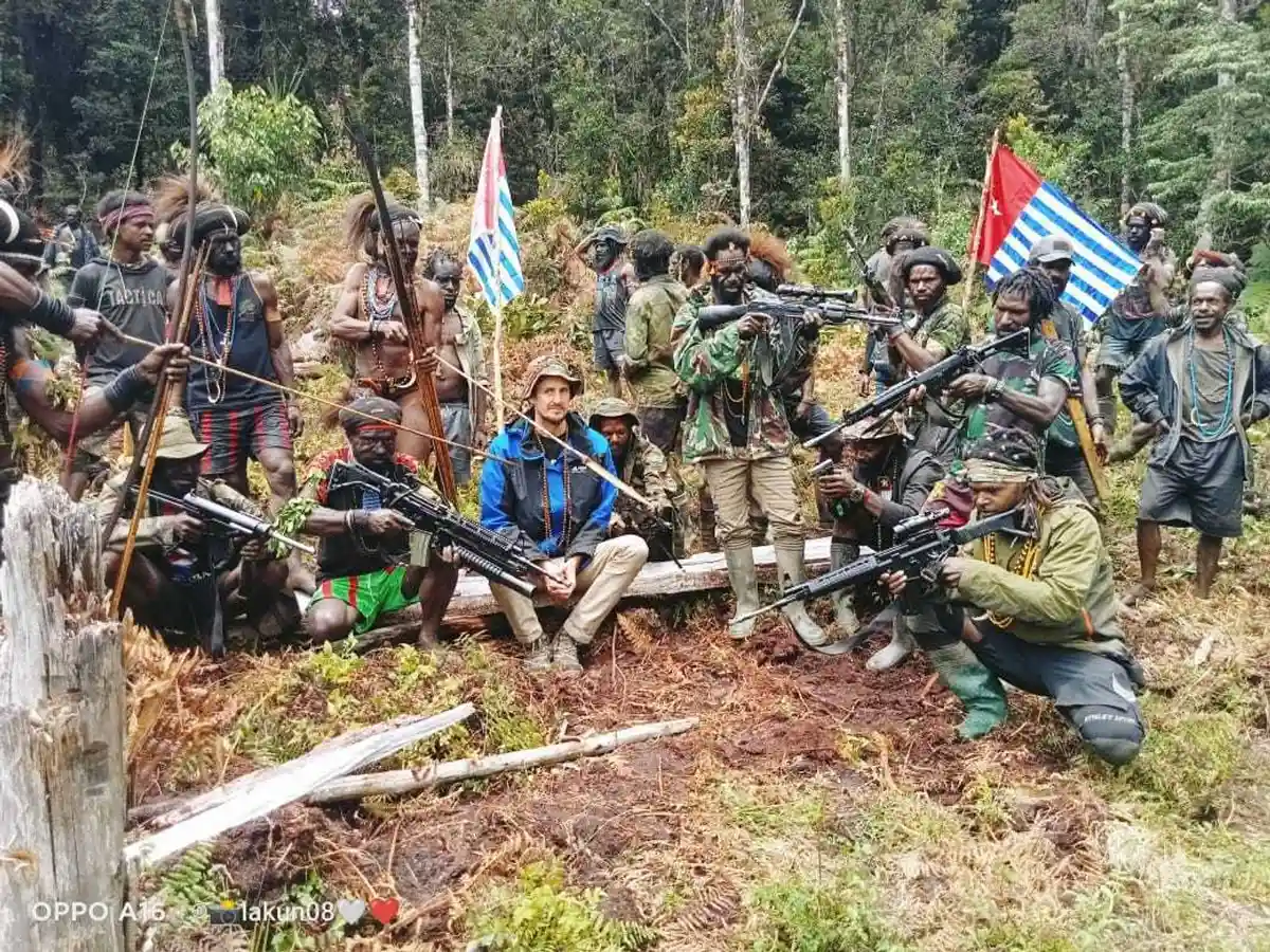 Пилот из Новой Зеландии в руках повстанцев в Папуа