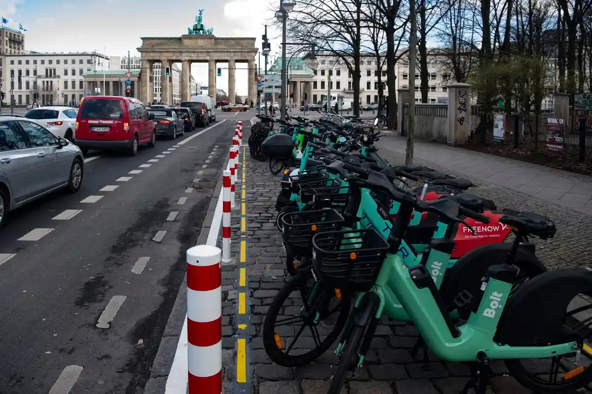 Открылись новые парковочные зоны для скутеров и велосипедов