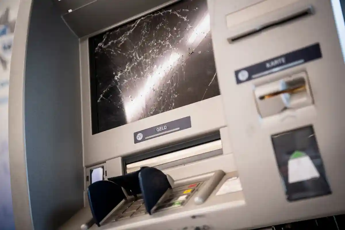 В Штадтлоне грабители взорвали банкомат и скрылись