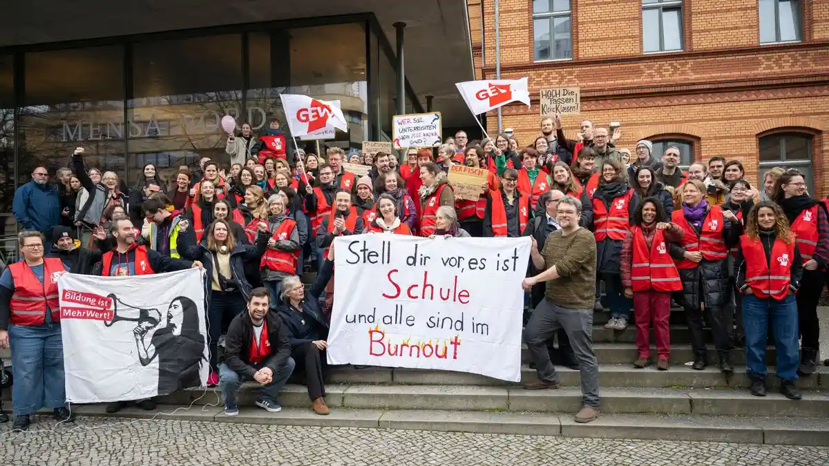 GEW Предупредительная забастовка берлинских учителей