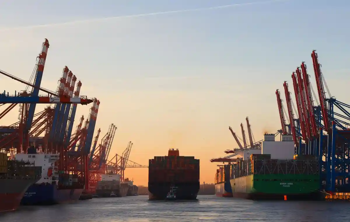 Порт Гамбурга закрыт для крупных судов из-за забастовок