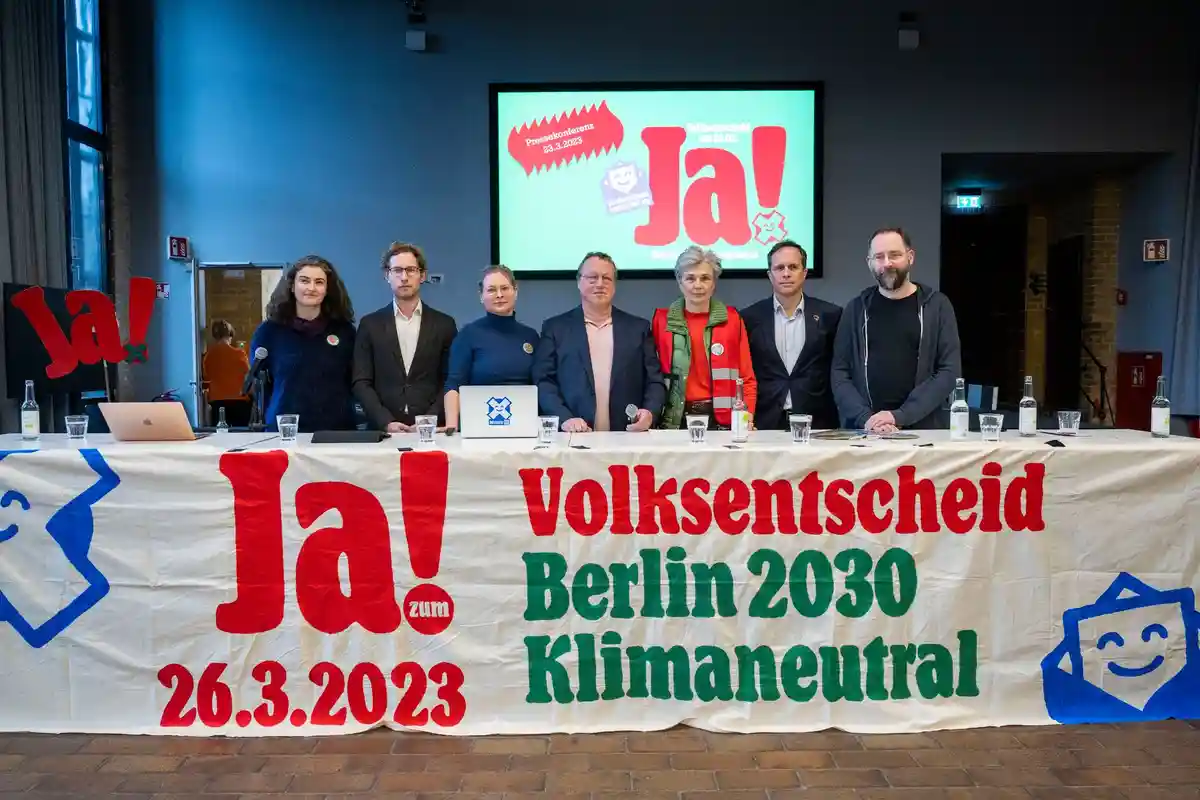 Пресс-конференция, посвященная референдуму "Берлин 2030 Климатическая нейтральность