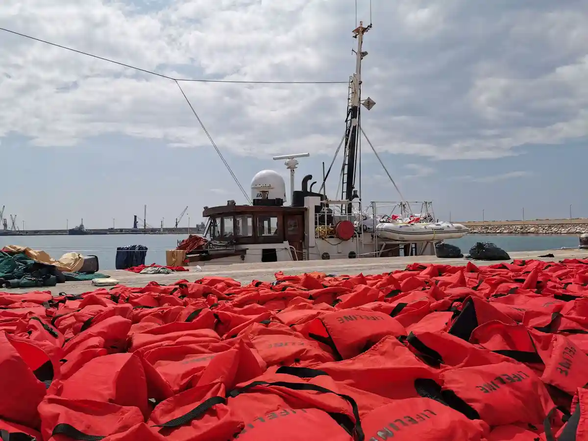 Итальянская береговая охрана спасла около 750 мигрантов