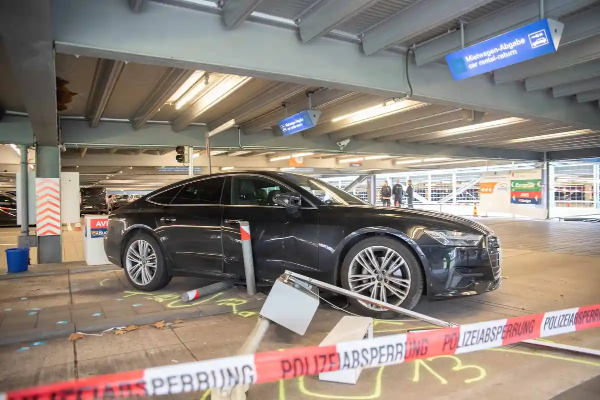 Водитель автомобиля ранил несколько человек в аэропорту Кельна/Бонна