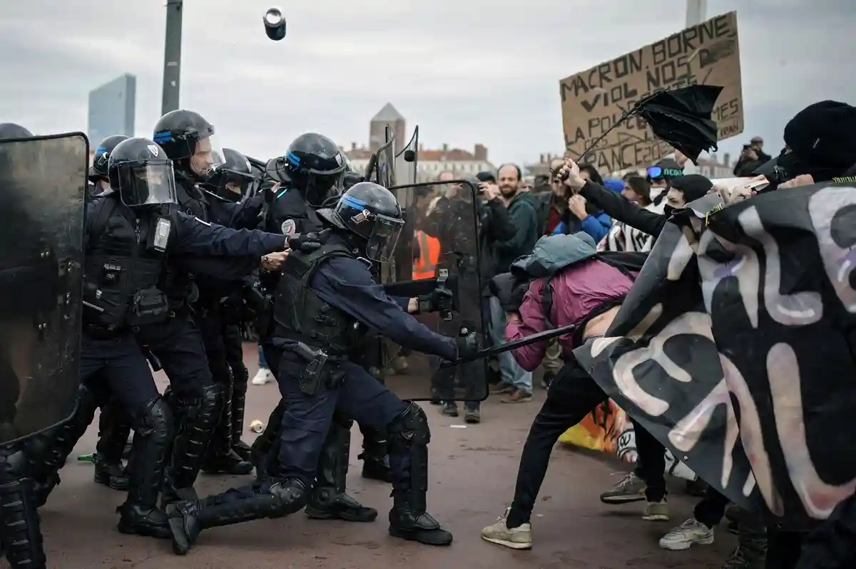 Пенсионные протесты: как Франция выходит из положения?