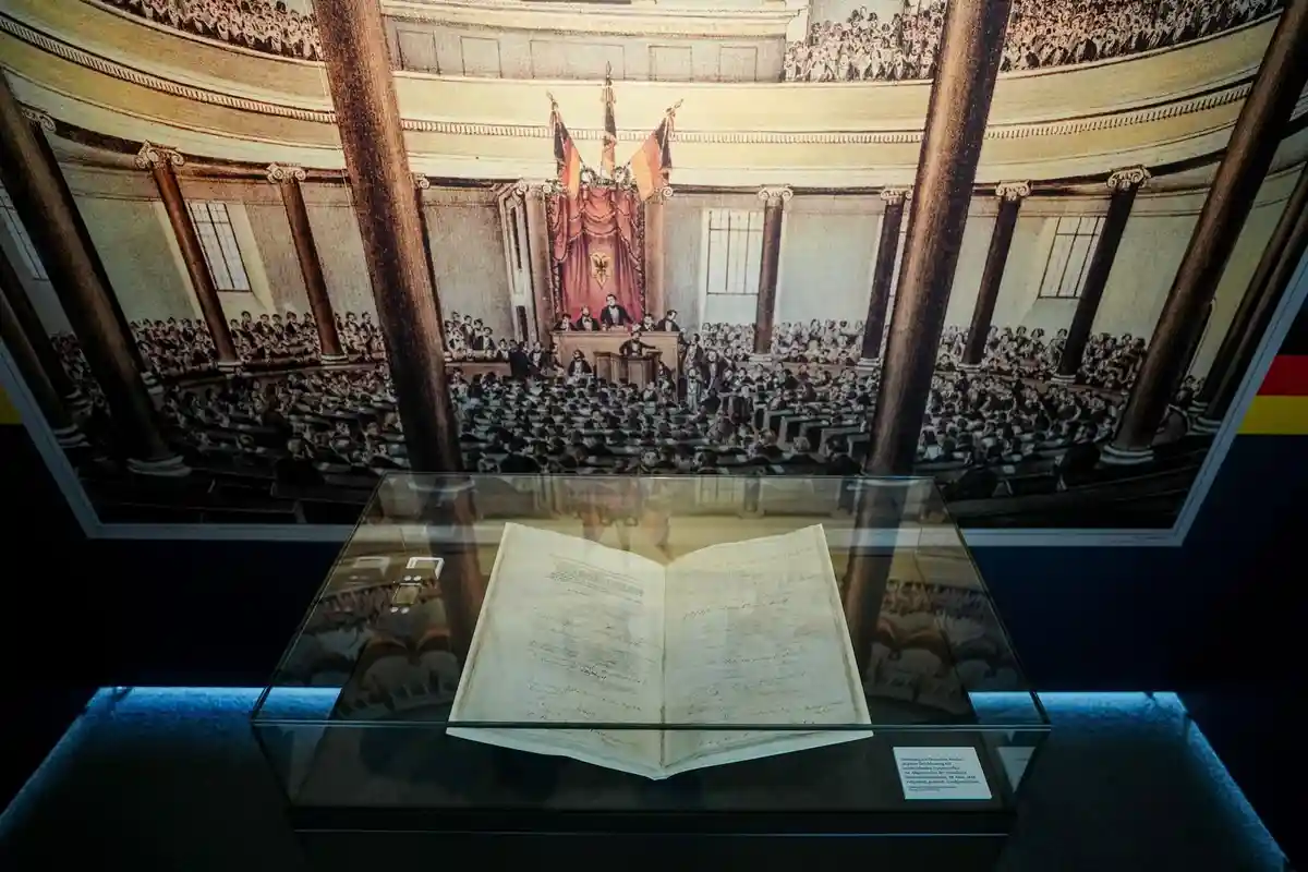 Открытие выставки - Конституция Паульскирхе