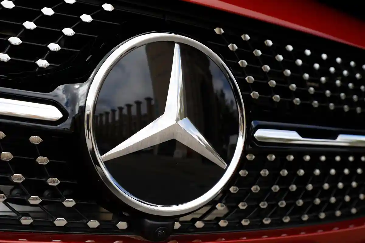Кувейт продает четверть своих акций Mercedes-Benz