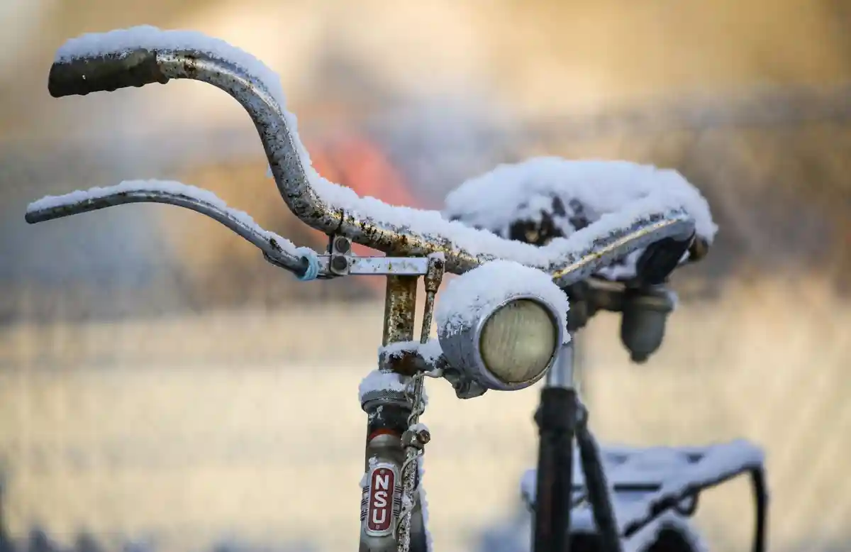 Велосипед под снегом