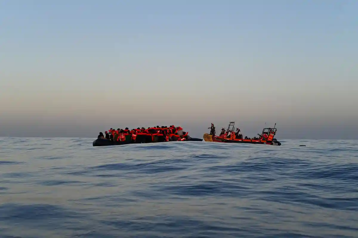 Судно "Гео Баренц" подобрало 440 мигрантов в море