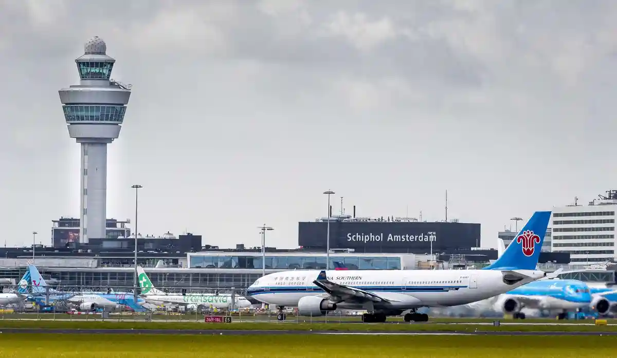 Cокращение рейсов в аэропорту Амстердама