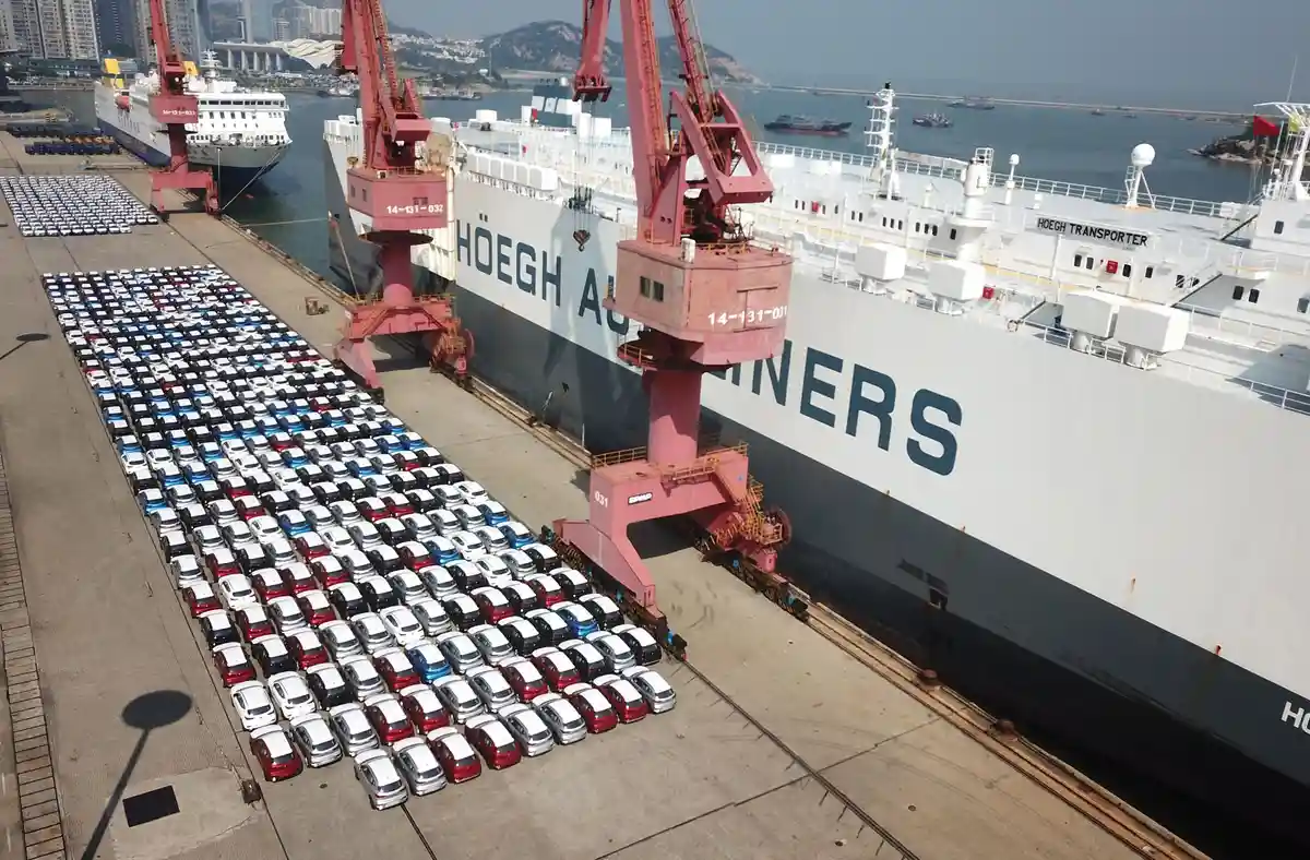Китай стає світовим експортером автомобілів