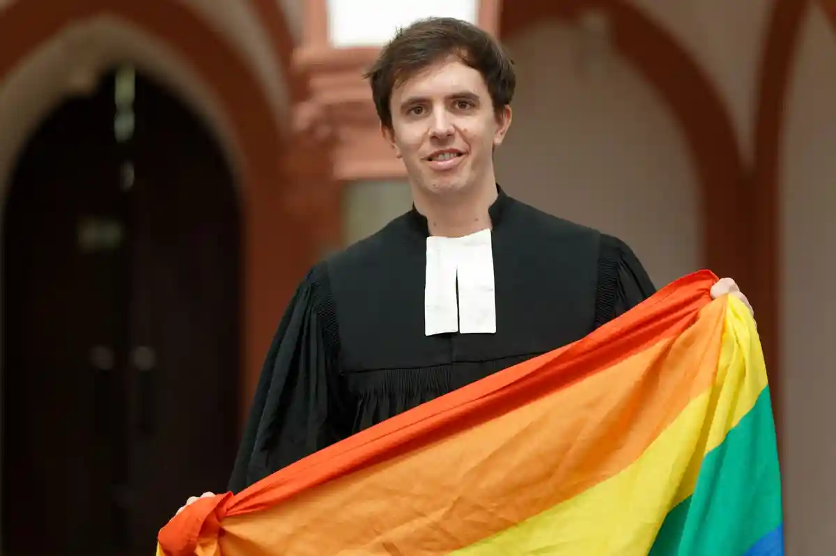 Кельнский пастор проводит богослужения для ЛГБТК