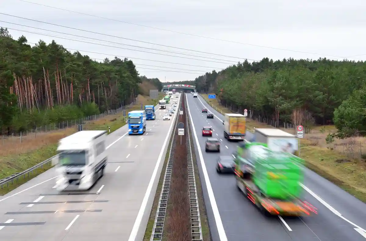 Обгон грузовиков на A14 в Саксонии-Анхальт в часы пик не запрещен