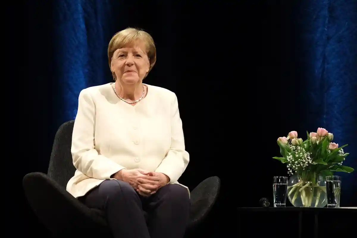 Меркель рассказала о своих мемуарах на Лейпцигской книжной ярмарке