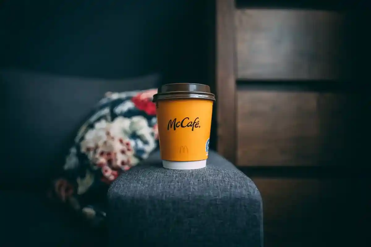 Нововведение в McDonald's изменит упаковки всех напитков в ассортименте. Фото: Couch Studio / pexels.com
