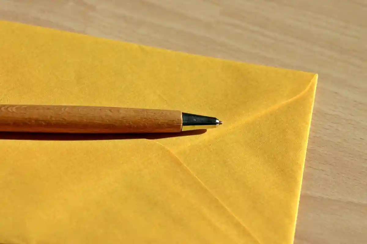 Желтый цвет конверта в Германии предвещает плохие новости. Фото: Catkin / pixabay.com