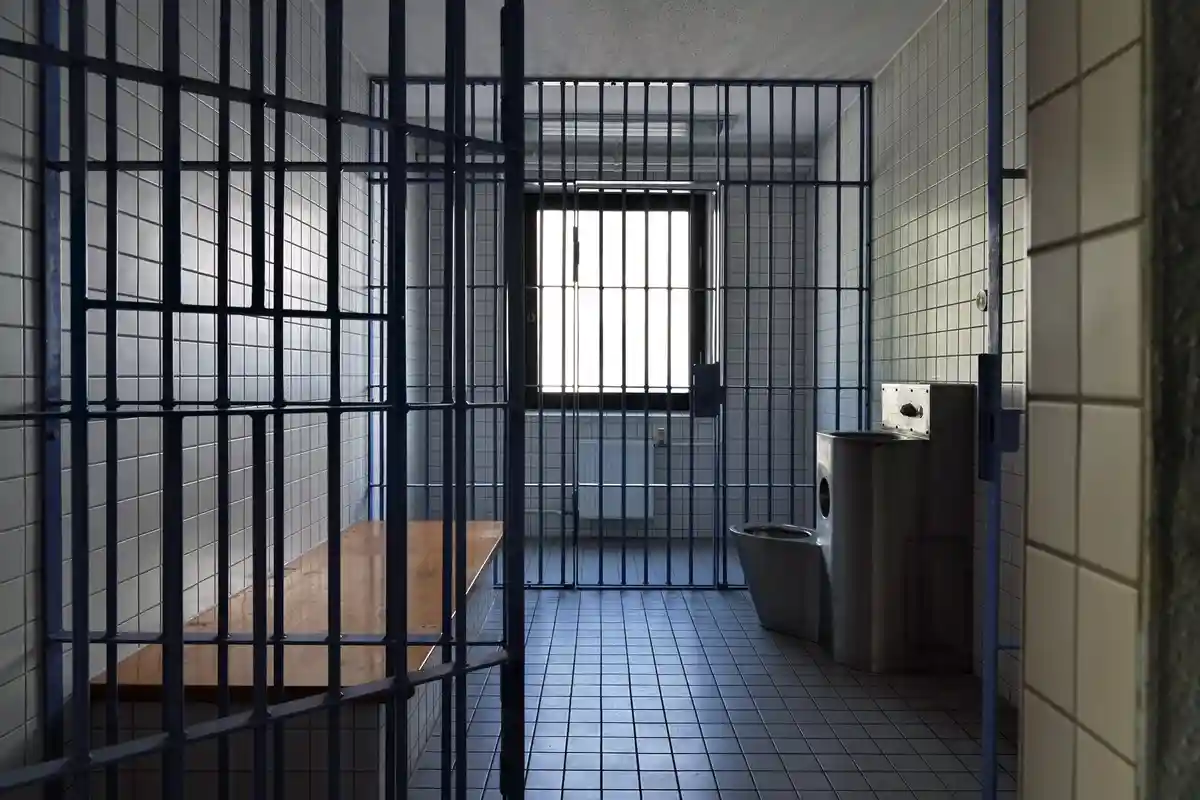 Берлинская открытая тюрьма предлагает работу за решеткой