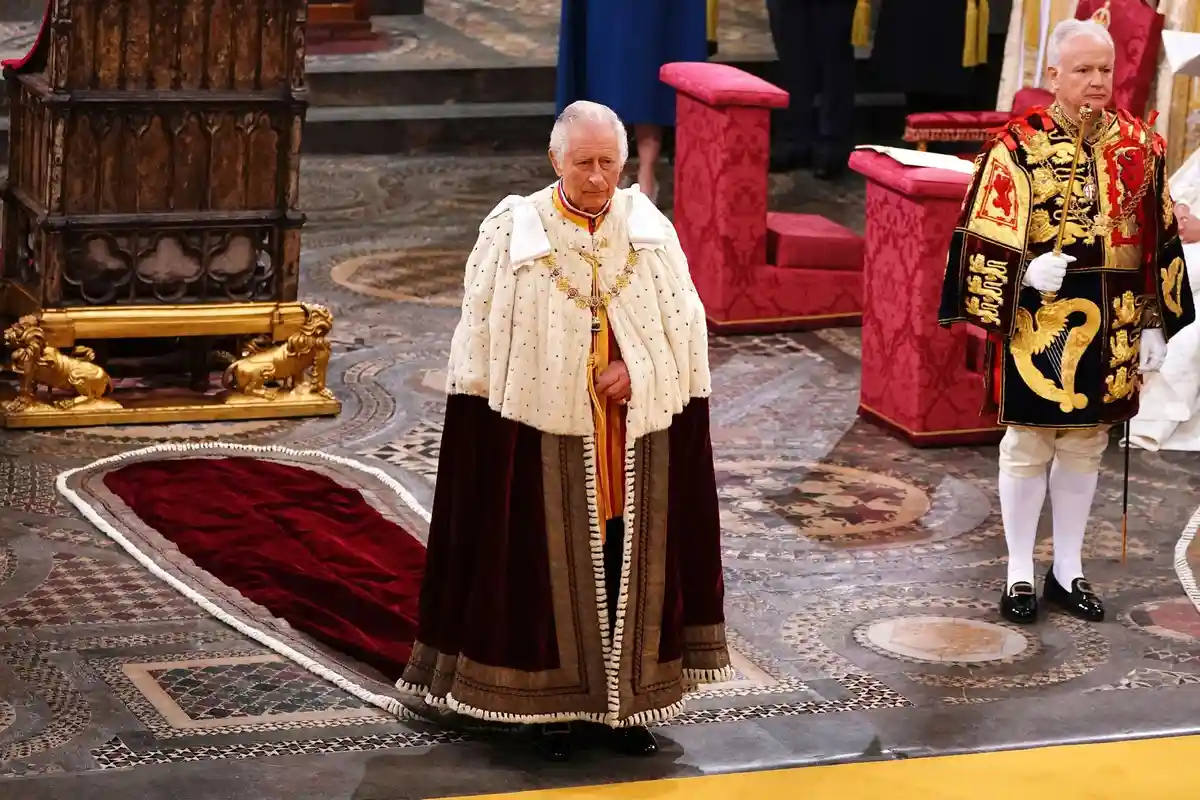 Король Великобритании Карл III официально коронован