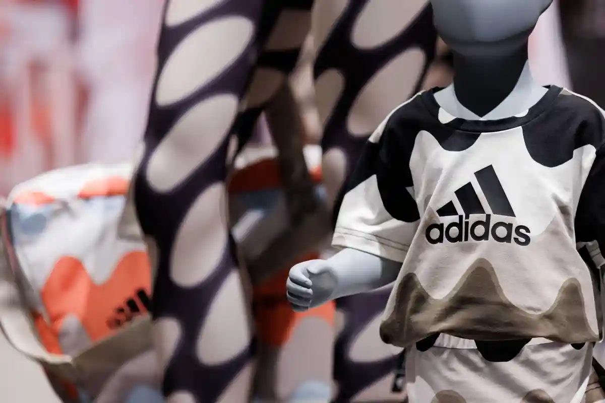 Adidas подвергли критике из-за Канье Уэста