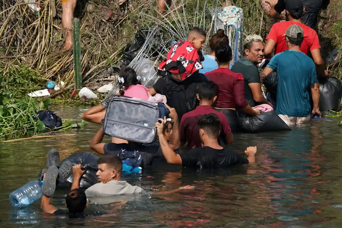 Тысячи мигрантов собрались на мексиканской границе с США