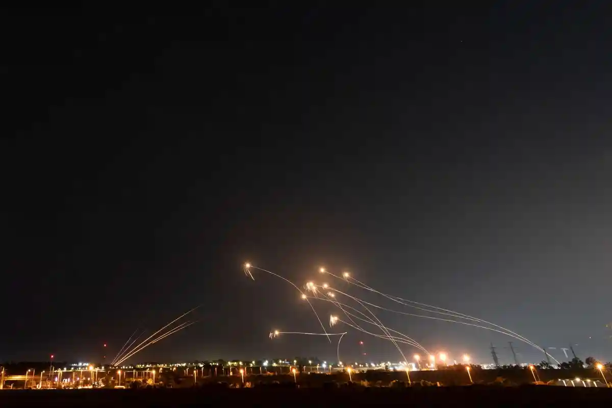 Десятки ракет, выпущенных по Израилю
