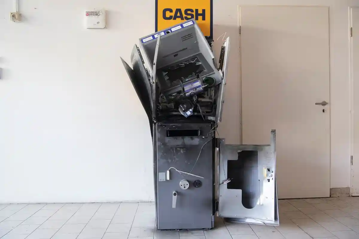 Преступники взорвали банкомат