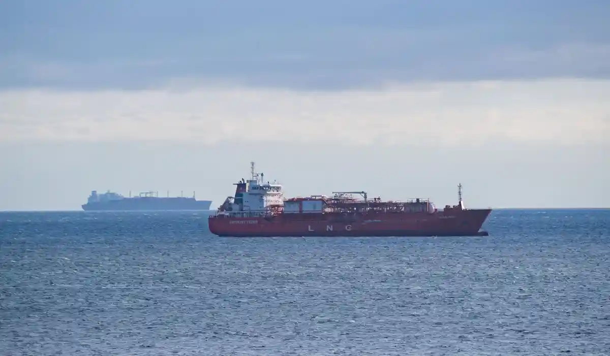 Куда девать поврежденный нефтяной танкер у острова Рюген?