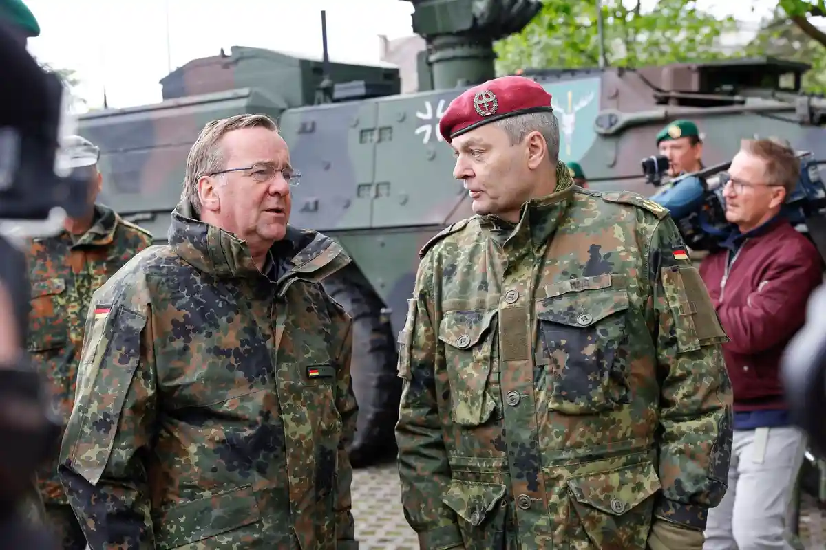 Федеральный министр обороны Писториус в Хаммельбурге