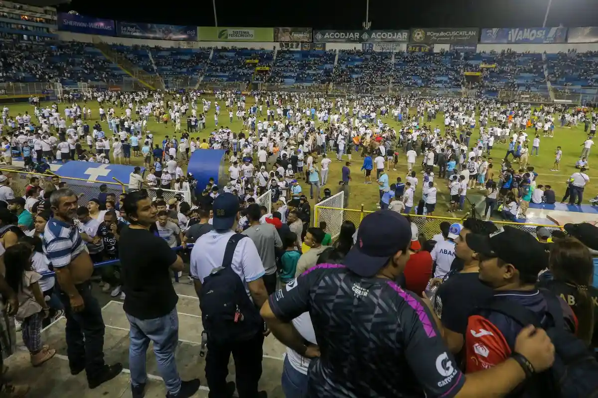 12 погибших в давке на стадионе в Сальвадоре